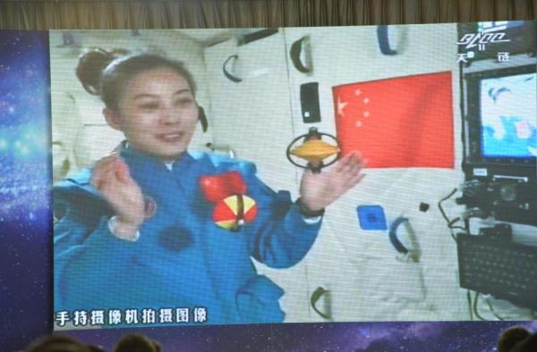 “天宫课堂”小实验诠释“大道理” ——中国空间站太空授课扫描
