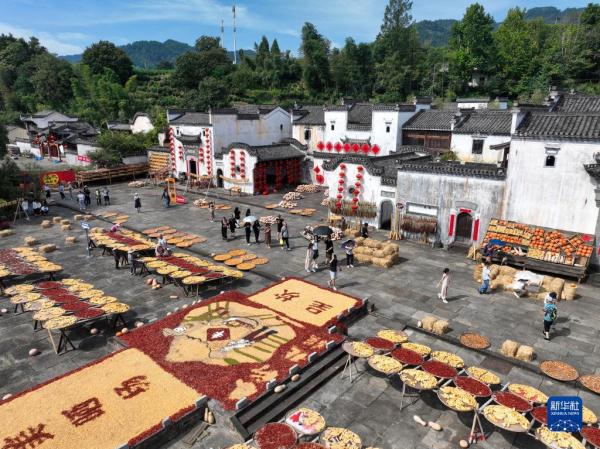 “飞阅”秋收“好丰景” |皖南古村“晒秋” “飞阅”秋收“好丰景” |皖南古村“晒秋”