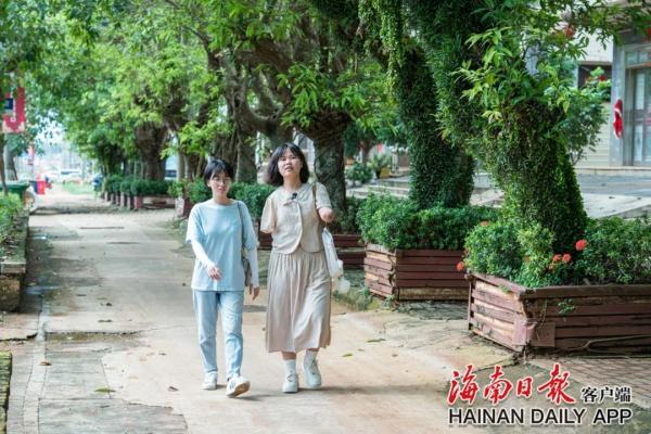 感动全网的海南“折翼女孩”,上学了! 感动全网的海南“折翼女孩”,上学了!