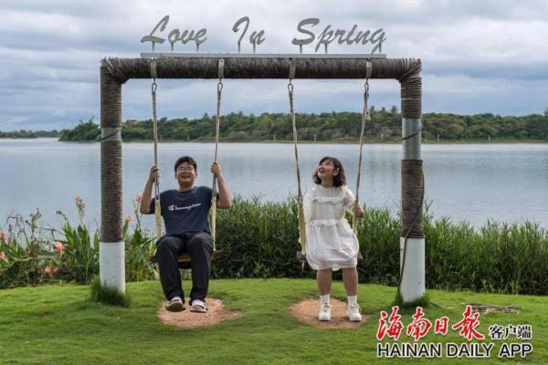 感动全网的海南“折翼女孩”,上学了! 感动全网的海南“折翼女孩”,上学了!