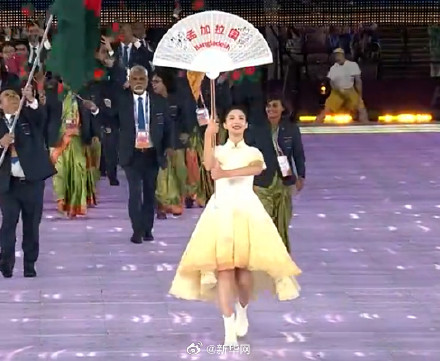 太美了吧！杭州亚运会引导员把桂花穿在身上