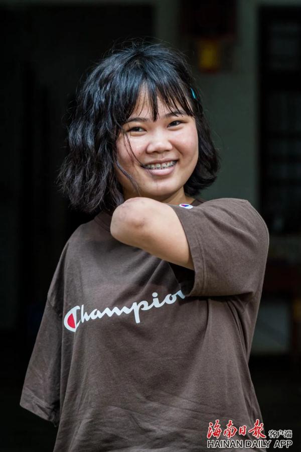 感动全网的海南“折翼女孩”,上学了! 感动全网的海南“折翼女孩”,上学了!