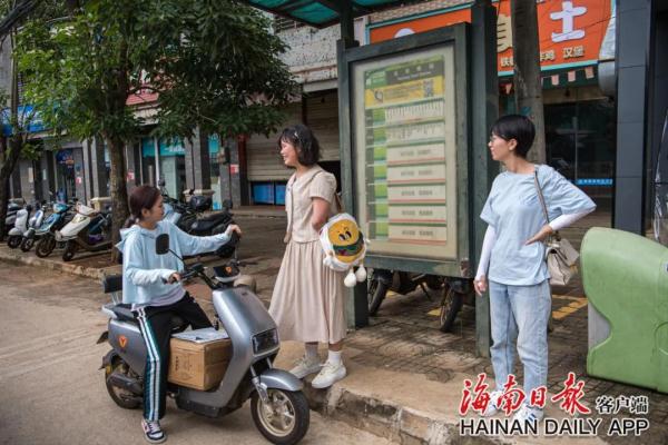 感动全网的海南“折翼女孩”,上学了! 感动全网的海南“折翼女孩”,上学了!