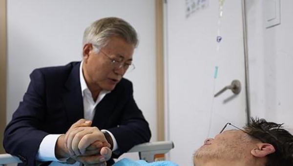 绝食24天后,李在明接受治疗 绝食24天后,李在明接受治疗