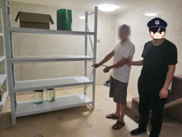 男子偷得13箱茅台,砸了 男子偷得13箱茅台,砸了