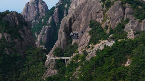 黄山景区：无人机送水上山了！