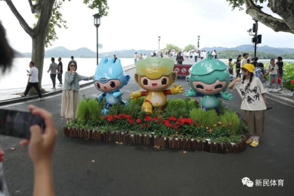 今晚杭州亚运会开幕前，我们对话了开幕式总导演陆川——