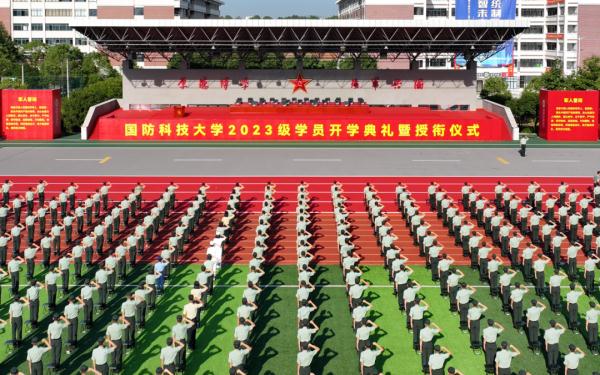开学！授衔！“这也太燃了吧……”