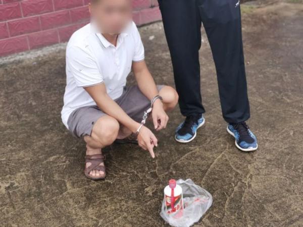 男子偷得13箱茅台,砸了 男子偷得13箱茅台,砸了