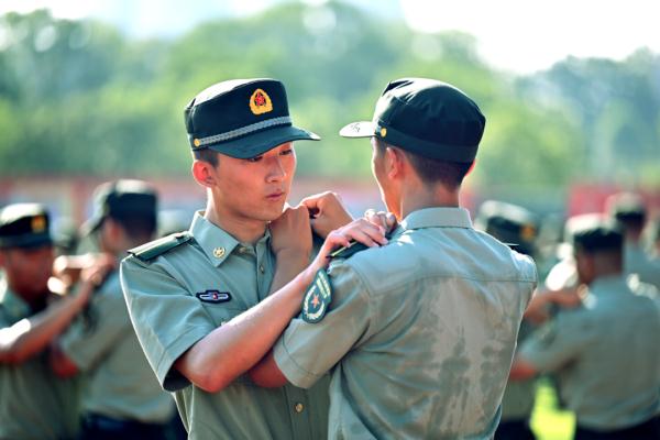 开学！授衔！“这也太燃了吧……”