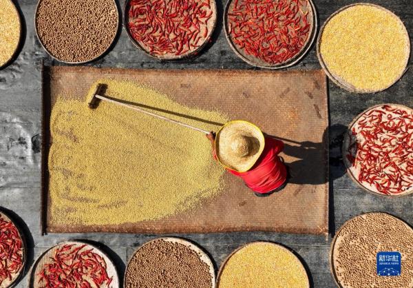 “飞阅”秋收“好丰景” |皖南古村“晒秋” “飞阅”秋收“好丰景” |皖南古村“晒秋”