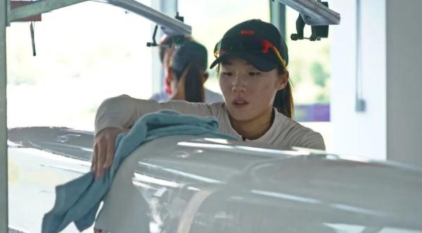 夺得首金的姑娘，有这样一双手……