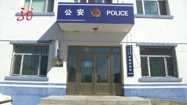 偷别人家毛葱去早市卖？一个很少见的香烟品牌“出卖”了他