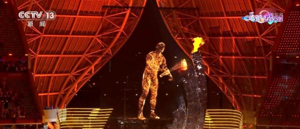 AR、裸眼3D、双3D威亚、反重力装置……沉浸式体验亚运会开幕式