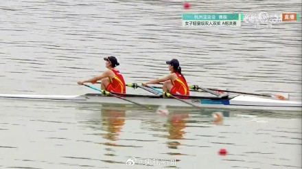 祝贺！中国赛艇队姑娘夺金
