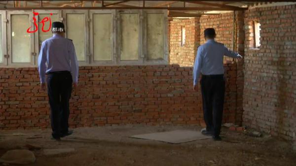 偷别人家毛葱去早市卖？一个很少见的香烟品牌“出卖”了他