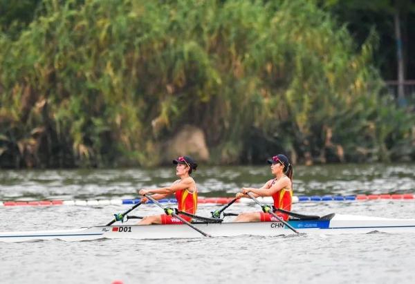 首金属于中国!“00后”杭州女孩邹佳琪与队友邱秀萍夺冠,背后还有这样的故事→ 首金属于中国!“00后”杭州女孩邹佳琪与队友邱秀萍夺冠,背后还有这样的故事→