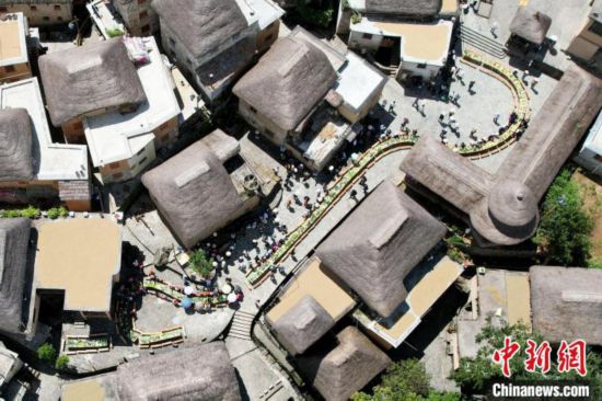 云南红河:哈尼梯田稻香四溢迎丰收 云南红河:哈尼梯田稻香四溢迎丰收