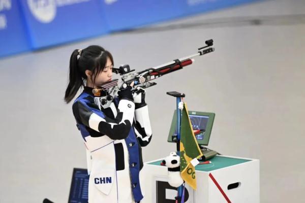 首个双冠王!17岁小将破纪录! 首个双冠王!17岁小将破纪录!