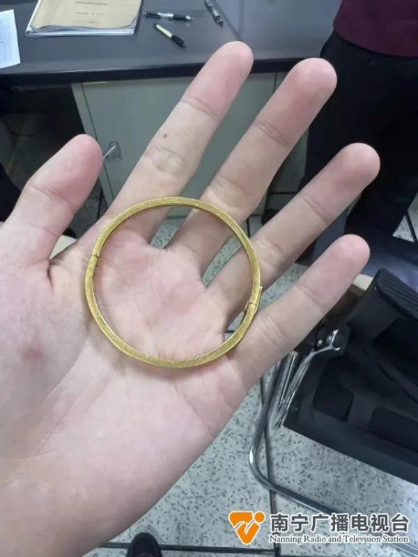 心急！市民在地铁2号线遗失价值万元的金手镯→