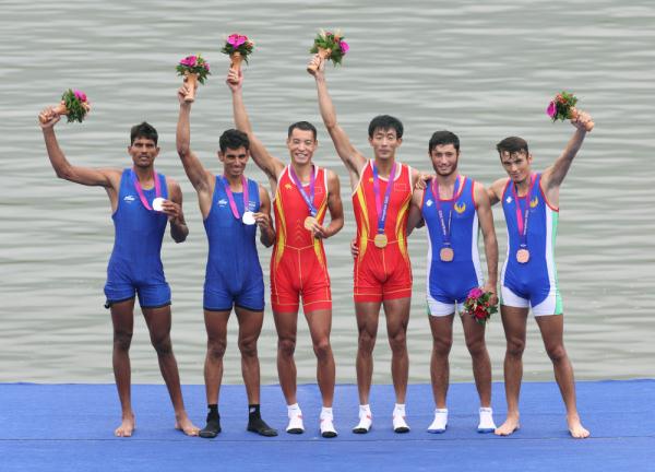 杭州亚运会丨范俊杰/孙满夺得赛艇男子轻量级双人双桨冠军