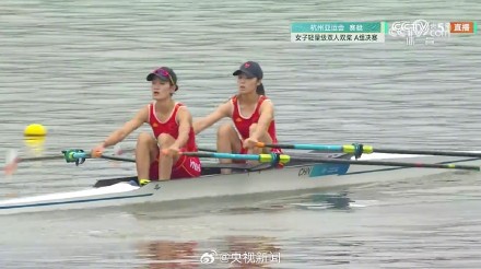 祝贺！中国赛艇队姑娘夺金