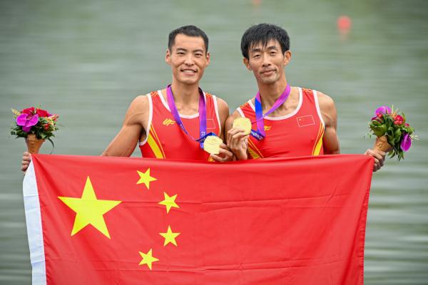 杭州亚运会丨范俊杰/孙满夺得赛艇男子轻量级双人双桨冠军