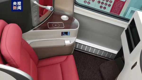 迎接2024老挝“旅游年” 中老铁路一列新增客运动车组运抵万象