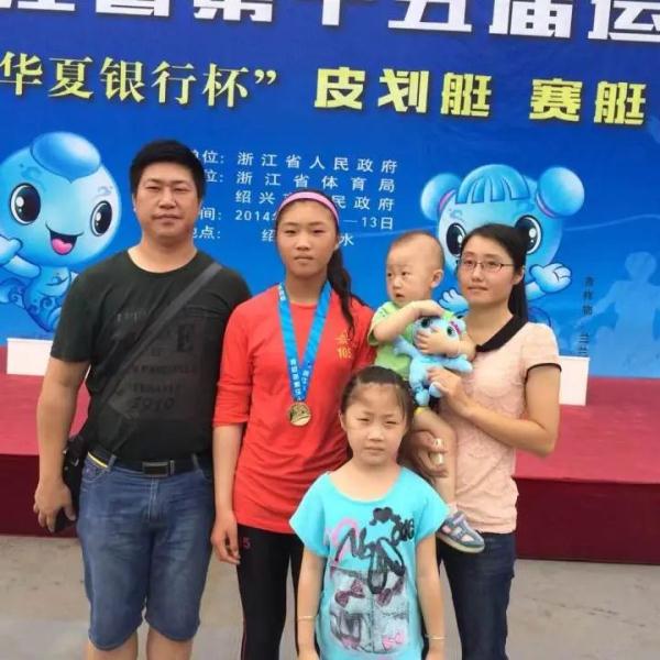 这双冠军的手,让人心疼! 这双冠军的手,让人心疼!