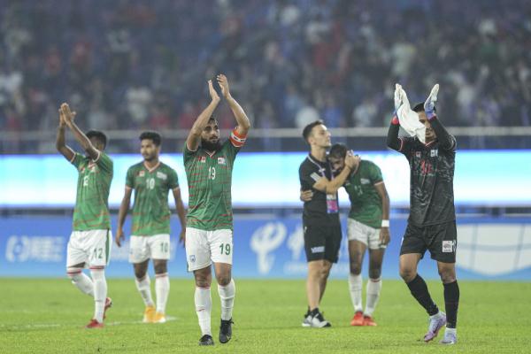 杭州亚运会｜男子足球小组赛：中国队平孟加拉国队