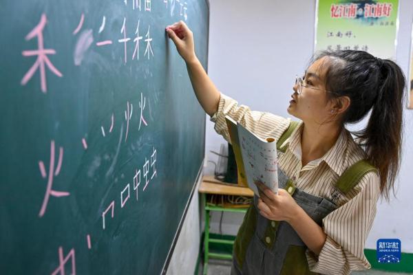 改革故事｜“麻雀小学”领头雁：36年坚守见证乡村教育巨变