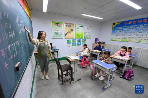 改革故事｜“麻雀小学”领头雁：36年坚守见证乡村教育巨变