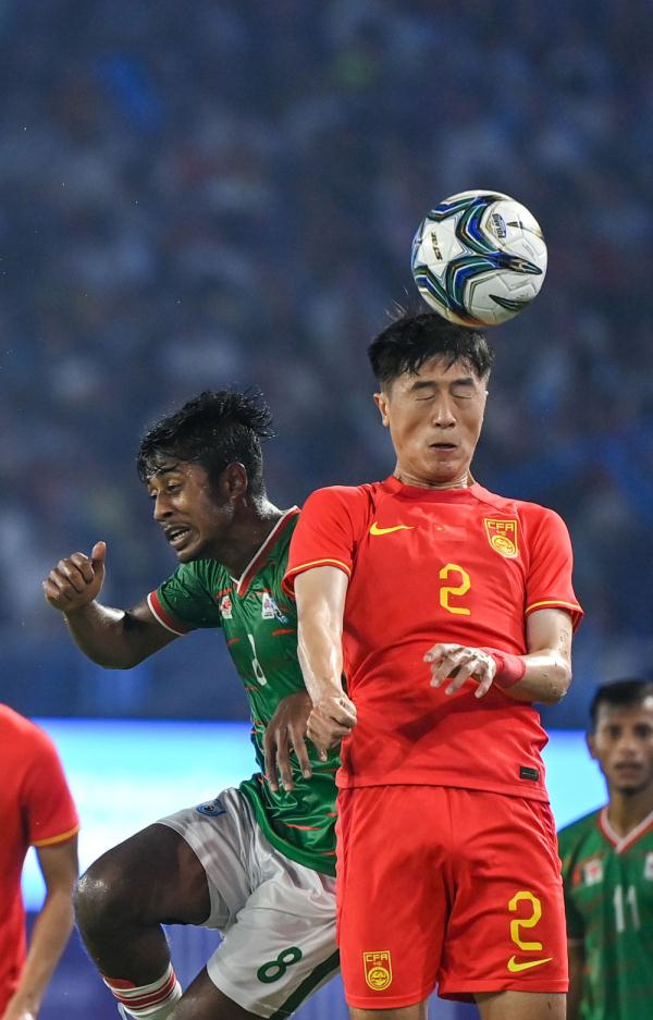 杭州亚运会｜男子足球小组赛：中国队平孟加拉国队