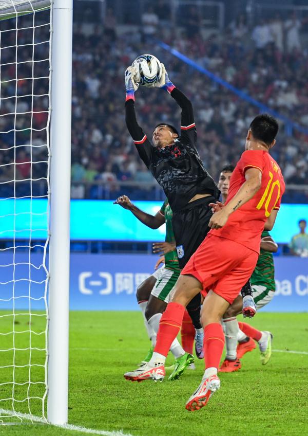 杭州亚运会｜男子足球小组赛：中国队平孟加拉国队