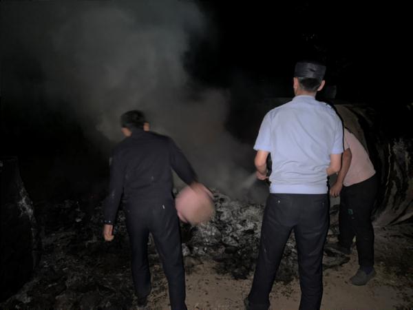 民警化身“救火卫士”快速灭火护民安