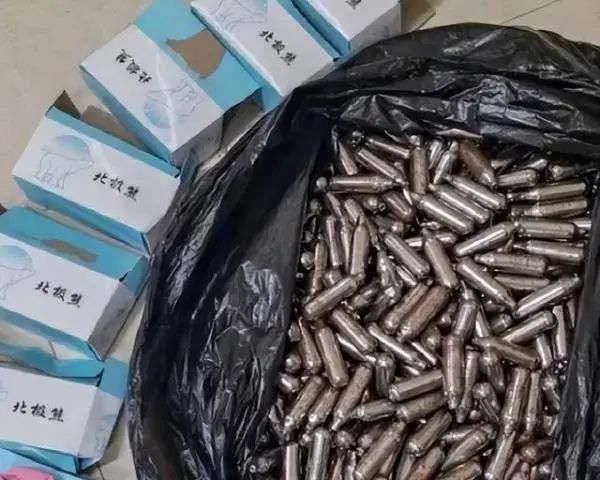 3名男女酒店留下一地“子弹”，保洁阿姨报警了！