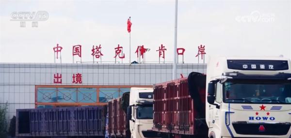 新疆塔克什肯口岸出入境能源车辆和进出口量创新高 新疆塔克什肯口岸出入境能源车辆和进出口量创新高