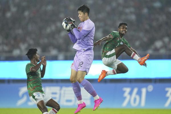 杭州亚运会｜男子足球小组赛：中国队平孟加拉国队