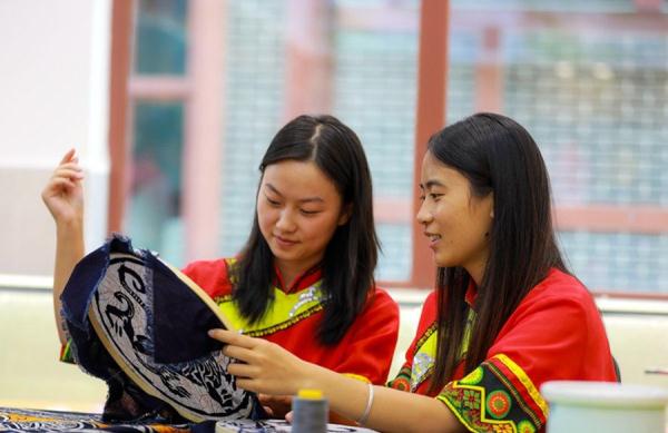 贵州毕节:绣出幸福生活 贵州毕节:绣出幸福生活