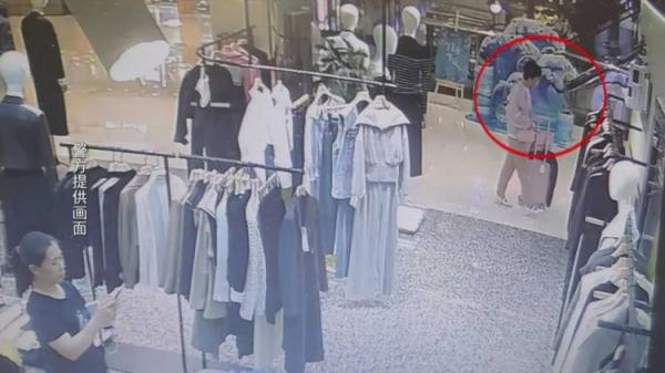 女贼连偷三家店铺 盗窃时被抓现行 女贼连偷三家店铺 盗窃时被抓现行