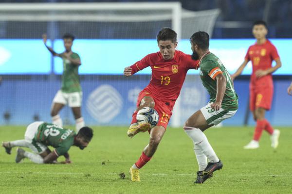 杭州亚运会｜男子足球小组赛：中国队平孟加拉国队