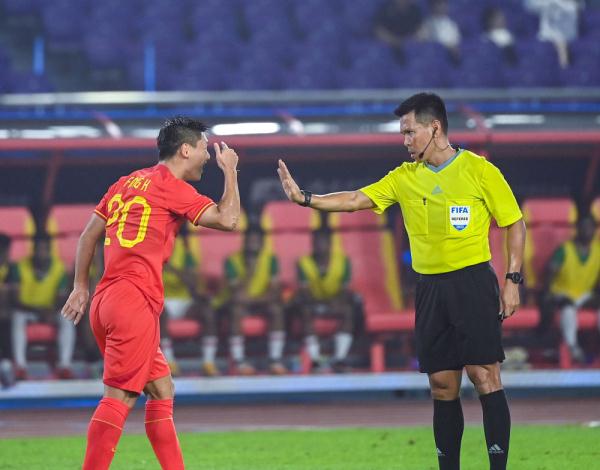 杭州亚运会｜男子足球小组赛：中国队平孟加拉国队