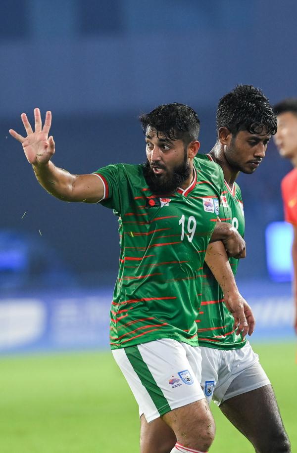 杭州亚运会｜男子足球小组赛：中国队平孟加拉国队