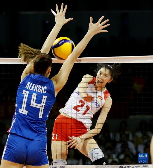 巴黎奥运会女排资格赛：中国胜塞尔维亚