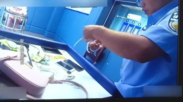 女贼连偷三家店铺 盗窃时被抓现行 女贼连偷三家店铺 盗窃时被抓现行