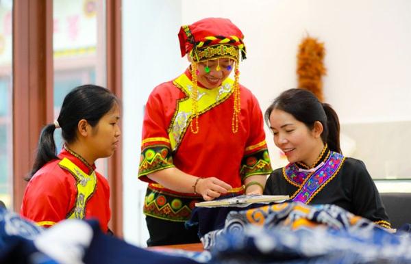 贵州毕节:绣出幸福生活 贵州毕节:绣出幸福生活