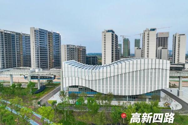就在武汉！刚刚，国内首条空轨开通！