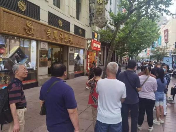排队超2小时！南京路上的这种月饼卖爆了！
