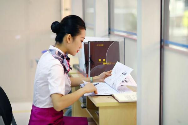 动车组乘务员，出乘前都在忙什么？