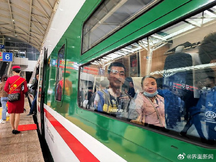 中秋国庆假期青藏铁路加开临时旅客列车